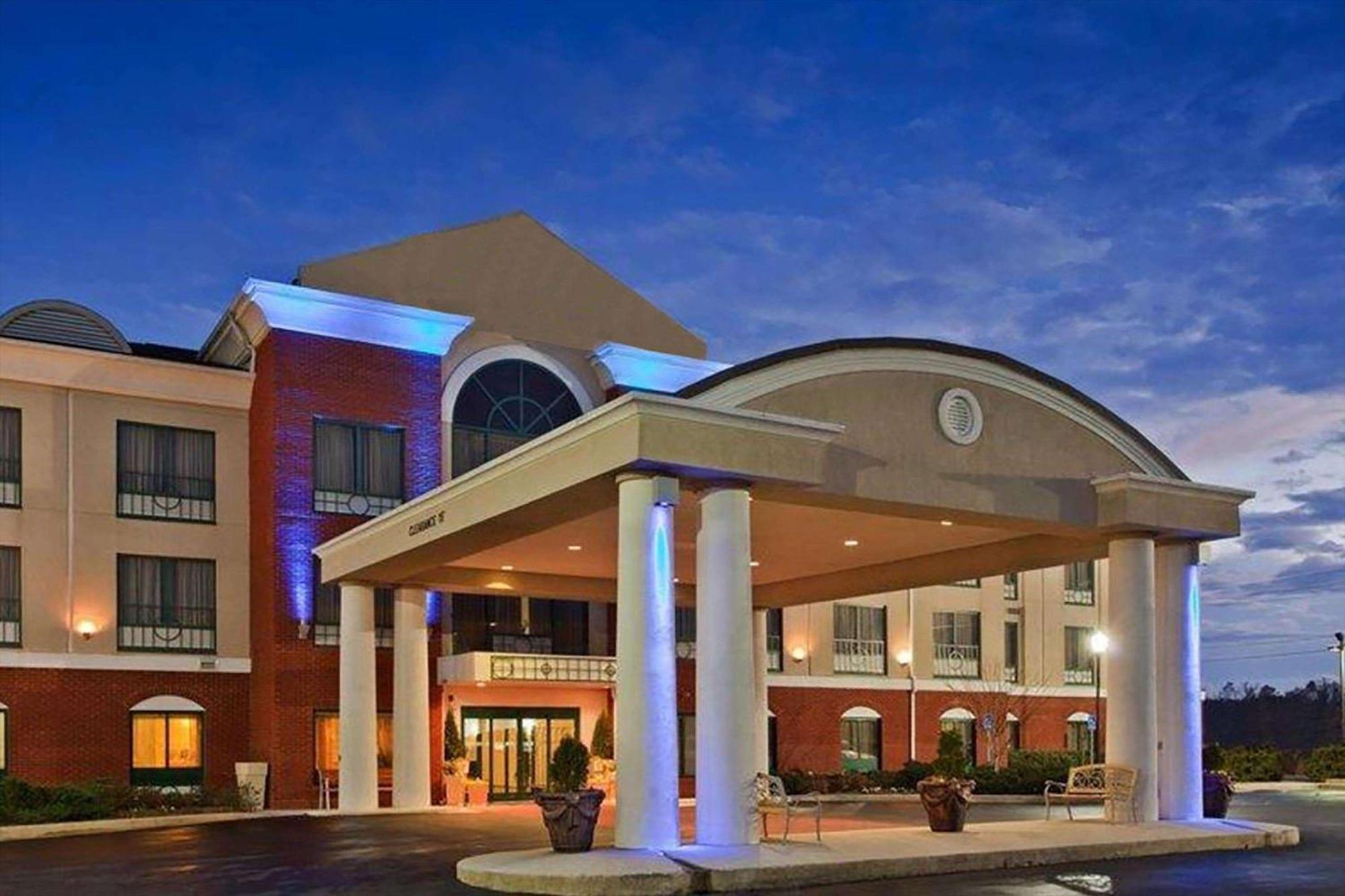 Baymont By Wyndham Bessemer Exterior foto